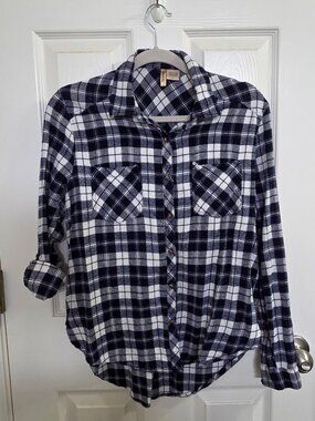 Passport Women's Plaid Flannel Button-Down Shirt | Size L | Navy Blue & White